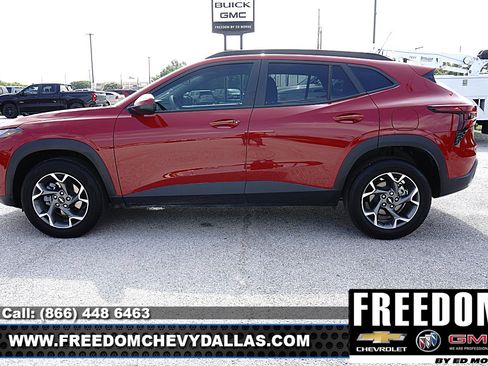 Used 2026 Chevrolet Trax LT FWD image 4
