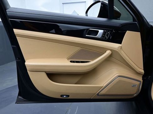 Certified 2020 Porsche Panamera image 7