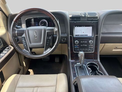 Used 2017 Lincoln Navigator Reserve AWD/4WD image 11