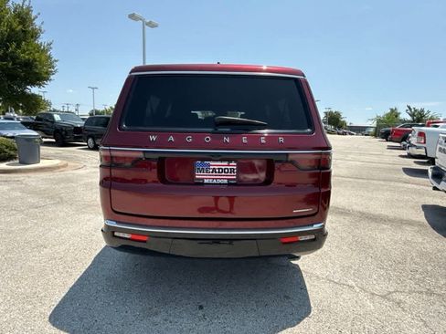 Used 2024 Jeep Wagoneer L Series II RWD image 4