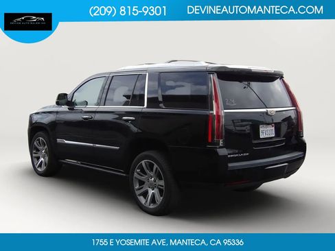 Used 2017 Cadillac Escalade Premium Luxury image 5