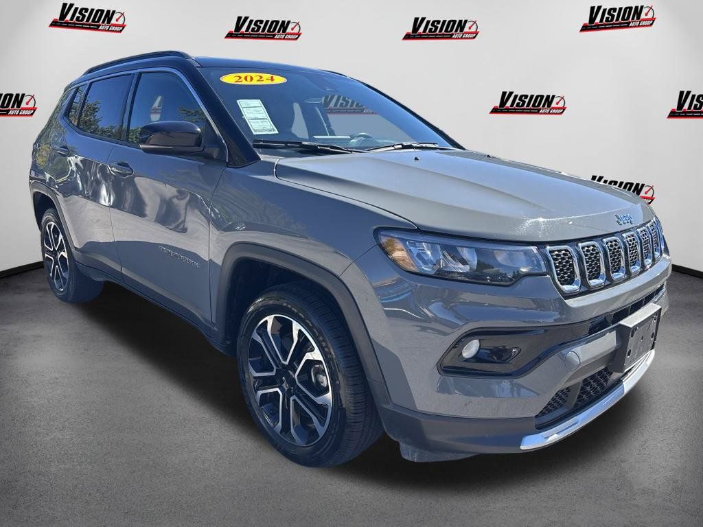 Used 2024 Jeep Compass Limited AWD/4WD image 3