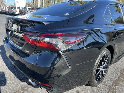 Used 2022 Toyota Camry SE image 10