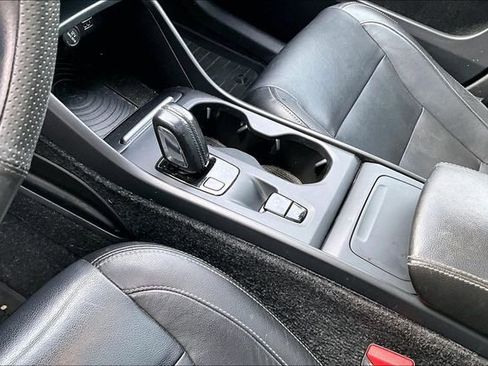 Used 2019 Volvo XC40 T5 Momentum image 13