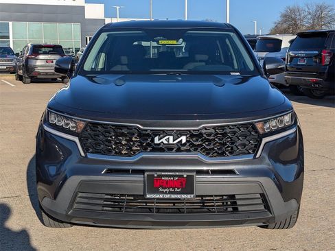 Used 2023 Kia Sorento LX image 6