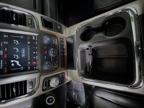 Used 2018 RAM 1500 Laramie w/ Convenience Group image 25