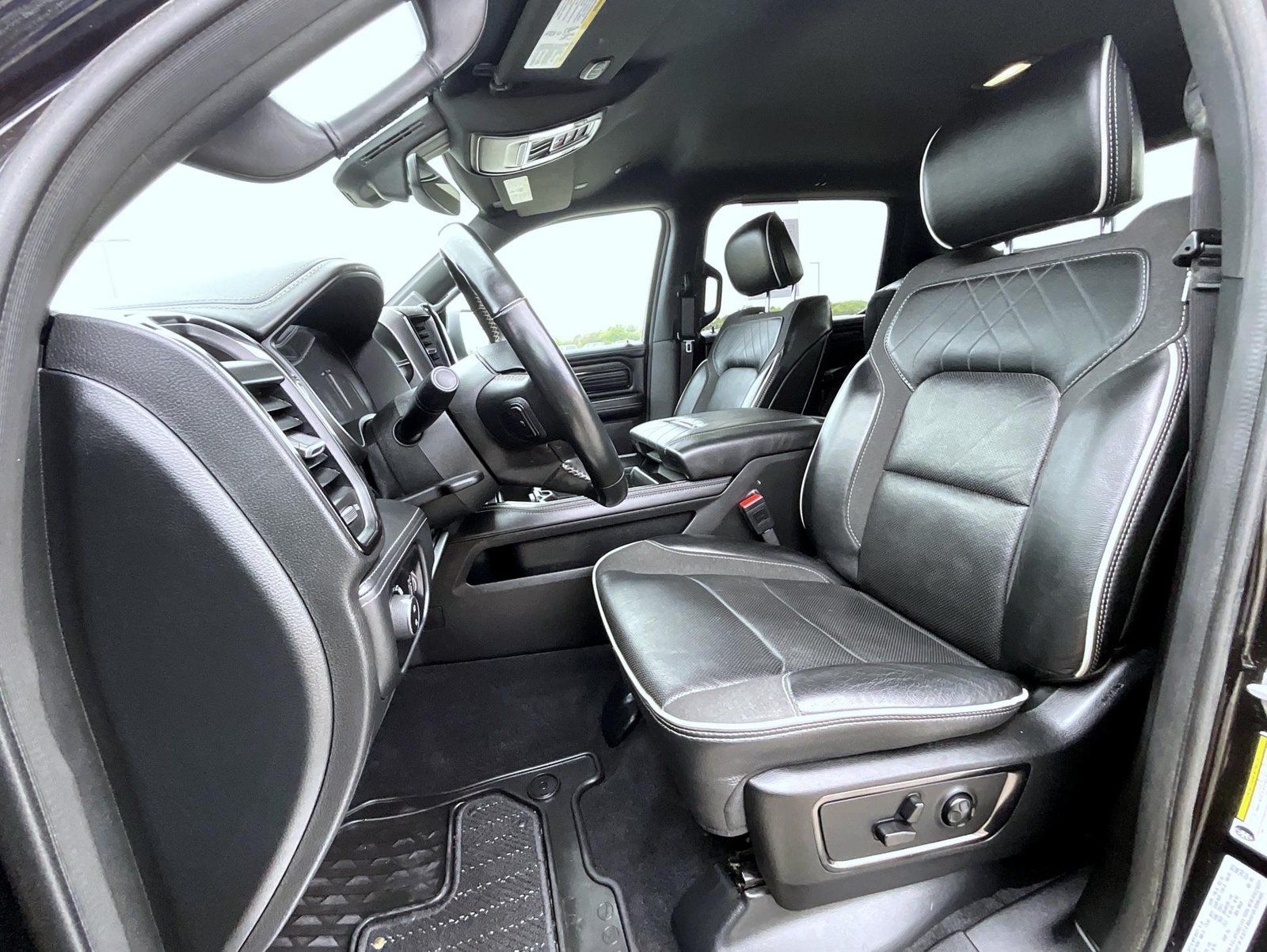 Used 2025 RAM 1500 Limited AWD/4WD image 10