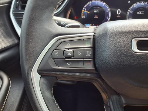 Used 2024 Jeep Grand Cherokee L Laredo RWD image 16