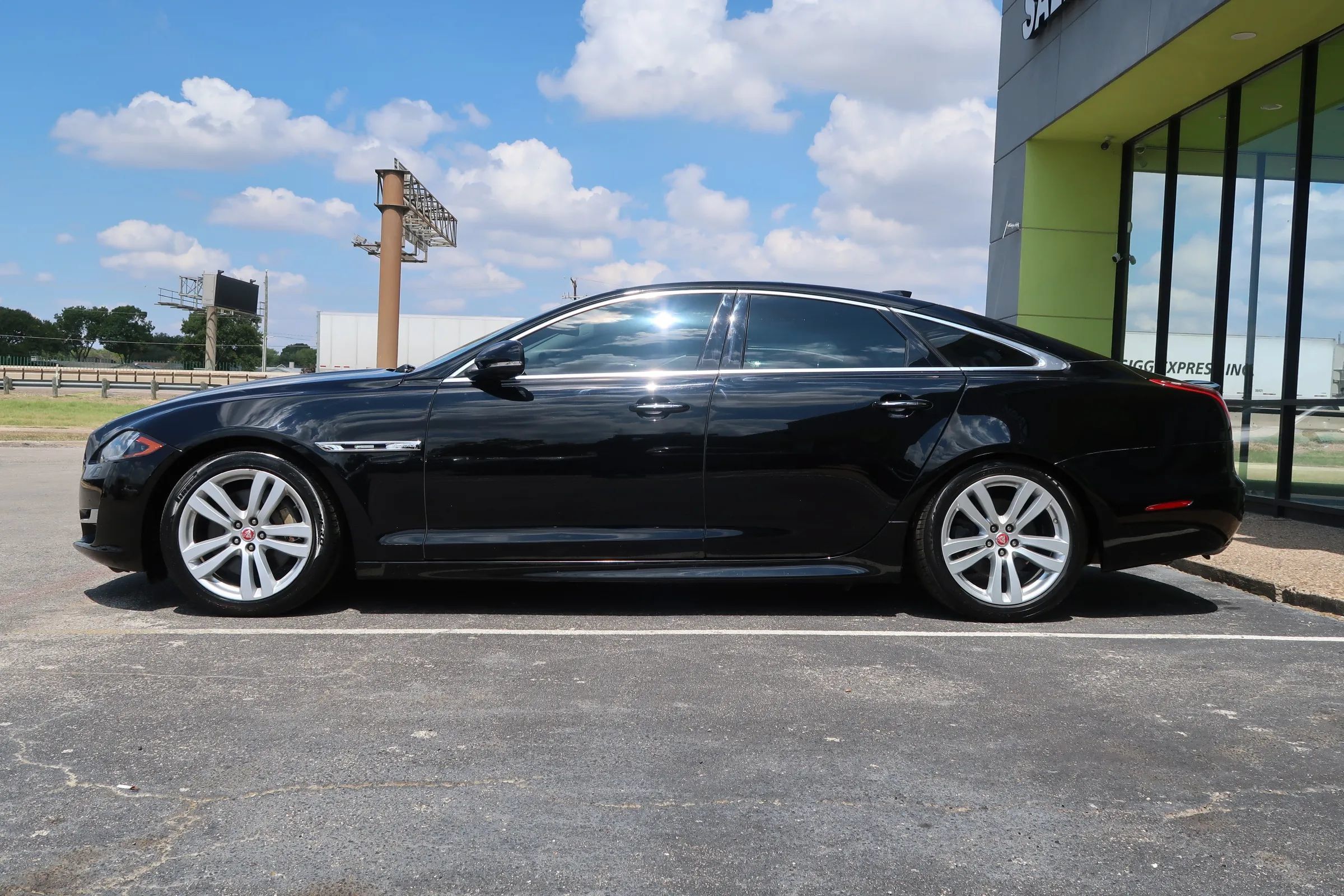 Used 2017 Jaguar XJ R-Sport RWD image 6