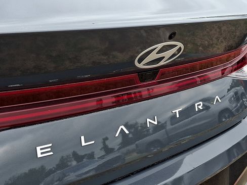 Used 2025 Hyundai Elantra SEL FWD image 4