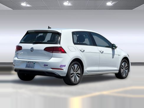 Used 2018 Volkswagen e-Golf SE FWD image 8