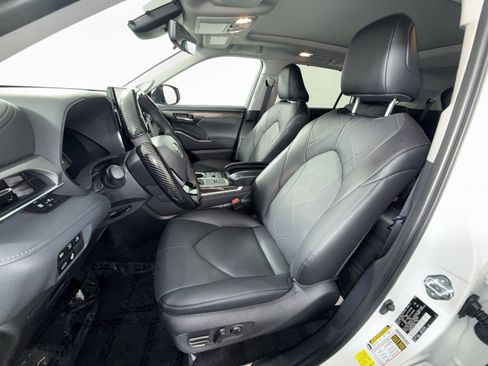 Used 2026 Toyota Highlander Platinum AWD/4WD image 13