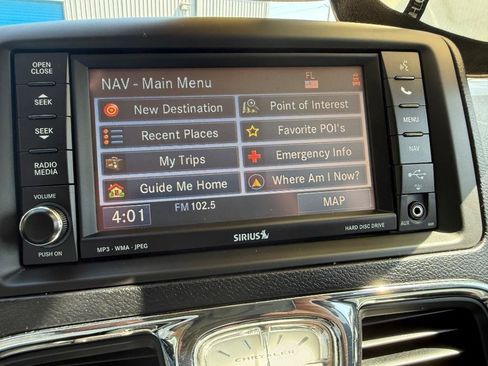 Used 2011 Chrysler Town & Country Limited FWD image 15
