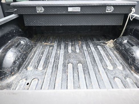 Used 2017 RAM 2500 Tradesman w/ Chrome Appearance Group image 16