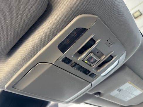 Used 2022 Toyota Highlander XLE image 26