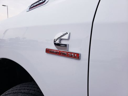 Used 2024 RAM 2500 Big Horn w/ Sport Appearance Package image 10