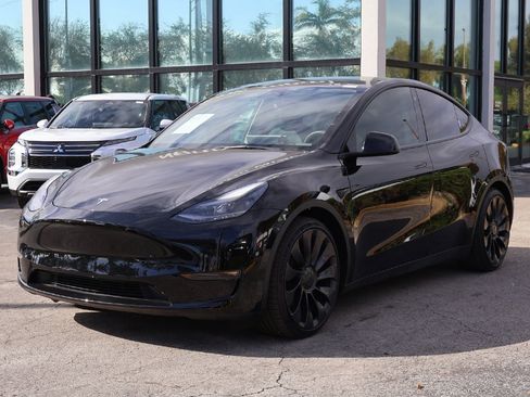 Used 2023 Tesla Model Y Long Range image 8