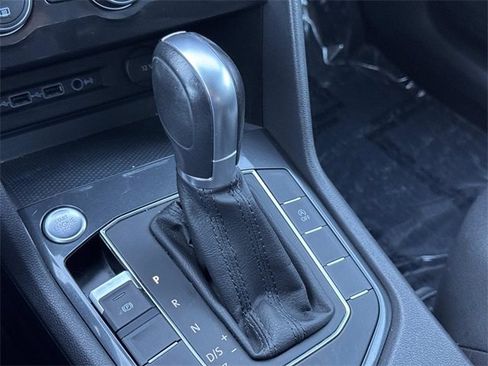 Used 2019 Volkswagen Tiguan SE image 24