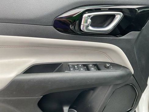 Used 2022 Jeep Compass Limited image 23