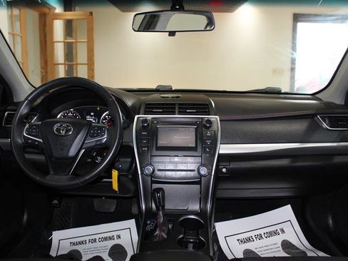 Used 2016 Toyota Camry SE FWD image 14