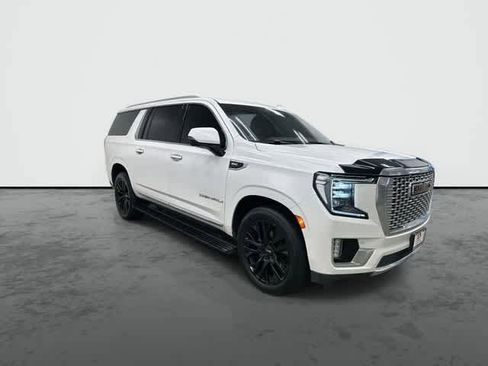 Used 2021 GMC Yukon XL Denali w/ Denali Premium Package RWD image 5