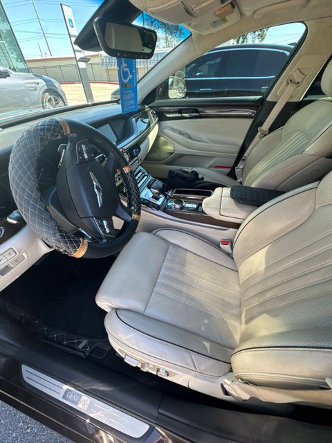 Used 2017 Genesis G90 3.3T Premium RWD image 9
