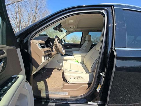 Used 2023 GMC Yukon XL Denali AWD/4WD image 3