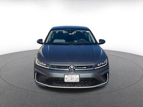 Used 2025 Volkswagen Jetta SE image 4