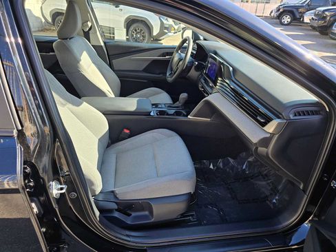 Used 2025 Toyota Camry LE AWD/4WD image 11