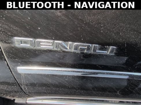 Used 2020 GMC Yukon XL Denali w/ Denali Premium Package image 7