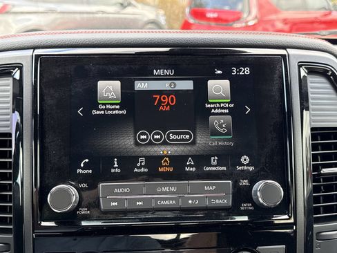 Used 2024 Nissan Titan PRO-4X AWD/4WD image 26