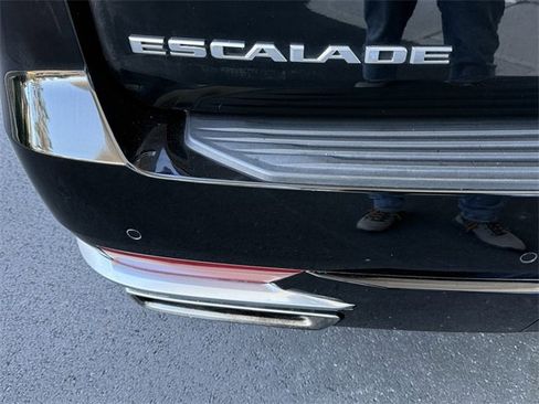 Used 2021 Cadillac Escalade Premium Luxury w/ Driver Assist Tech Package image 37