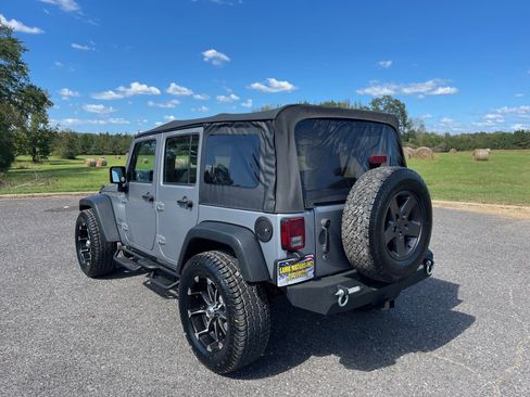 Used 2015 Jeep Wrangler Unlimited Sport w/ Connectivity Group image 3