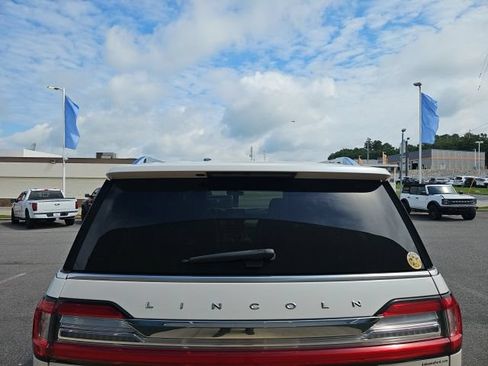 Used 2019 Lincoln Navigator Reserve AWD/4WD image 5