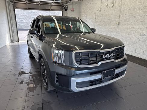 Used 2024 Kia Telluride S FWD image 2