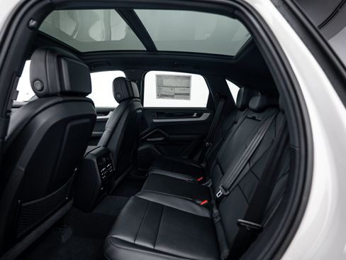 Certified 2026 Porsche Cayenne AWD/4WD image 22