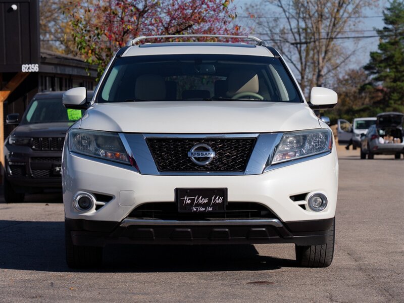 Used 2015 Nissan Pathfinder Platinum FWD image 2