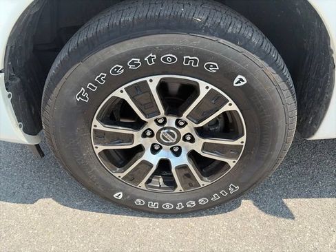 Used 2022 Nissan Titan SV RWD image 10