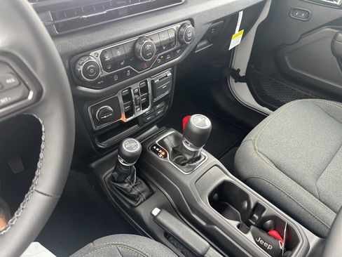 New 2025 Jeep Gladiator Sport image 70