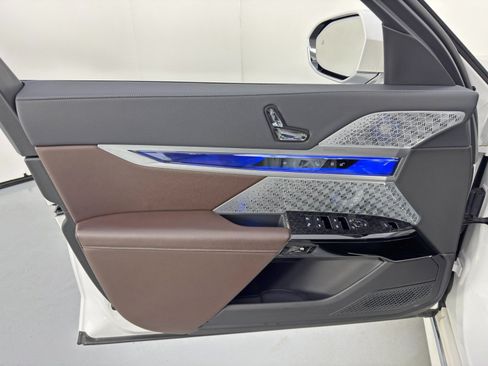 Used 2023 BMW i7 xDrive60 AWD/4WD image 50