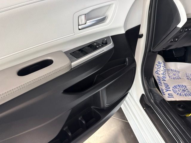 Used 2025 Toyota Sienna XLE w/ XLE Plus Package FWD image 58