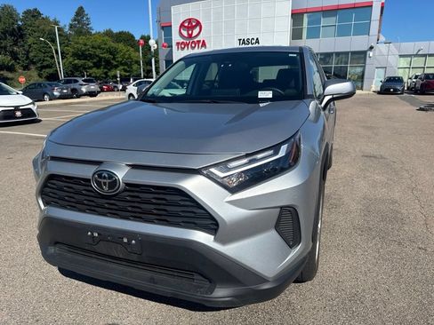 Used 2025 Toyota RAV4 LE AWD/4WD image 2