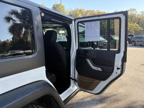 Used 2016 Jeep Wrangler Unlimited Rubicon w/ Connectivity Group image 25