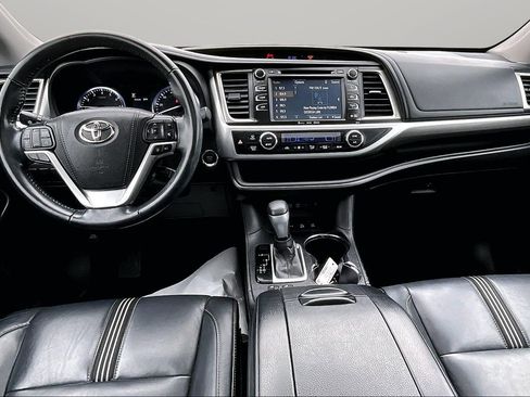 Used 2017 Toyota Highlander SE AWD/4WD image 14