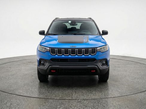 Used 2025 Jeep Compass Trailhawk image 2