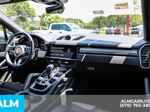 Used 2023 Porsche Cayenne Platinum Edition image 34