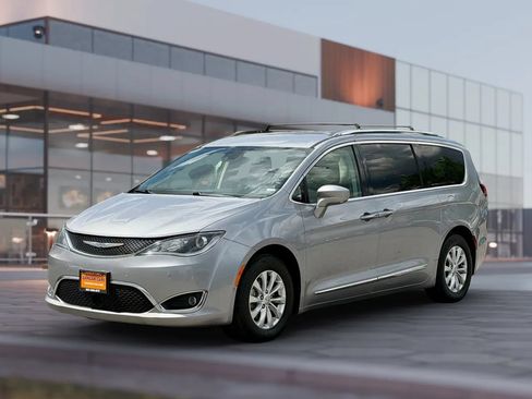 Used 2018 Chrysler Pacifica Touring-L w/ Advanced Safetytec Group FWD image 5