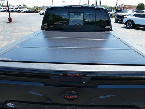 Used 2021 Nissan Titan PRO-4X w/ Pro-4x Convenience Package AWD/4WD image 17