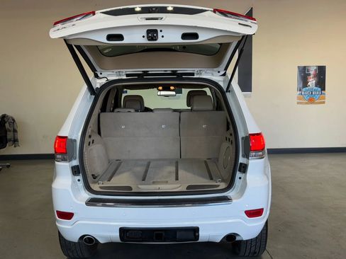 Used 2014 Jeep Grand Cherokee Overland AWD/4WD image 6