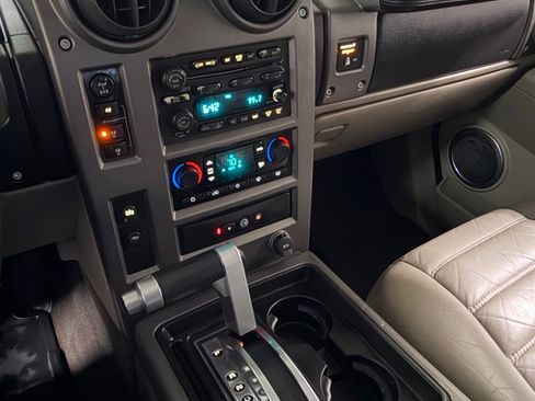 Used 2004 HUMMER H2 w/ Preferred Equipment Group AWD/4WD image 12